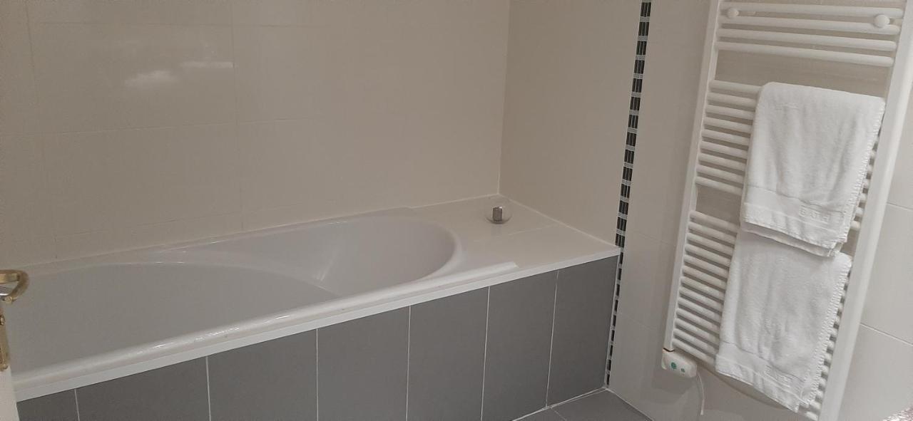 Chambres D'Hotes La Luzerniere Saint-Denis-de-Pile Εξωτερικό φωτογραφία