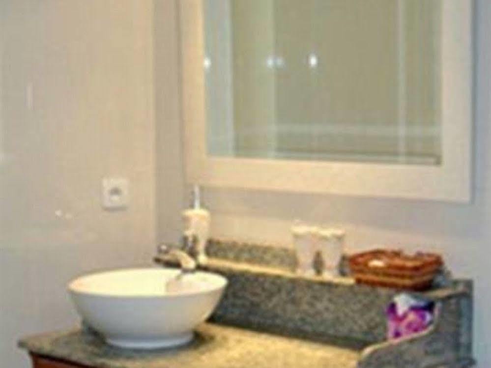 Chambres D'Hotes La Luzerniere Saint-Denis-de-Pile Εξωτερικό φωτογραφία